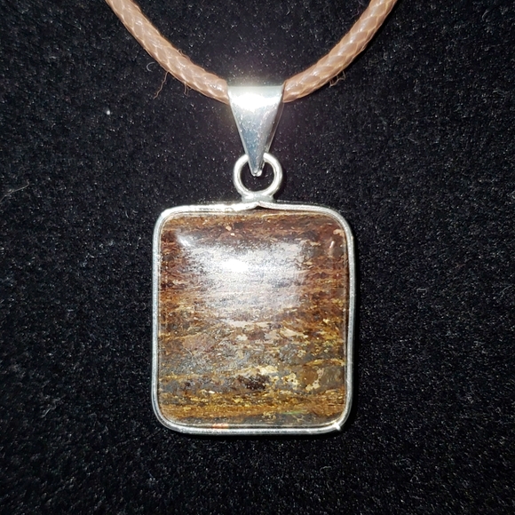 GIFT IDEA Bronzite Crystal Stone Pendant Necklace - Picture 2 of 2